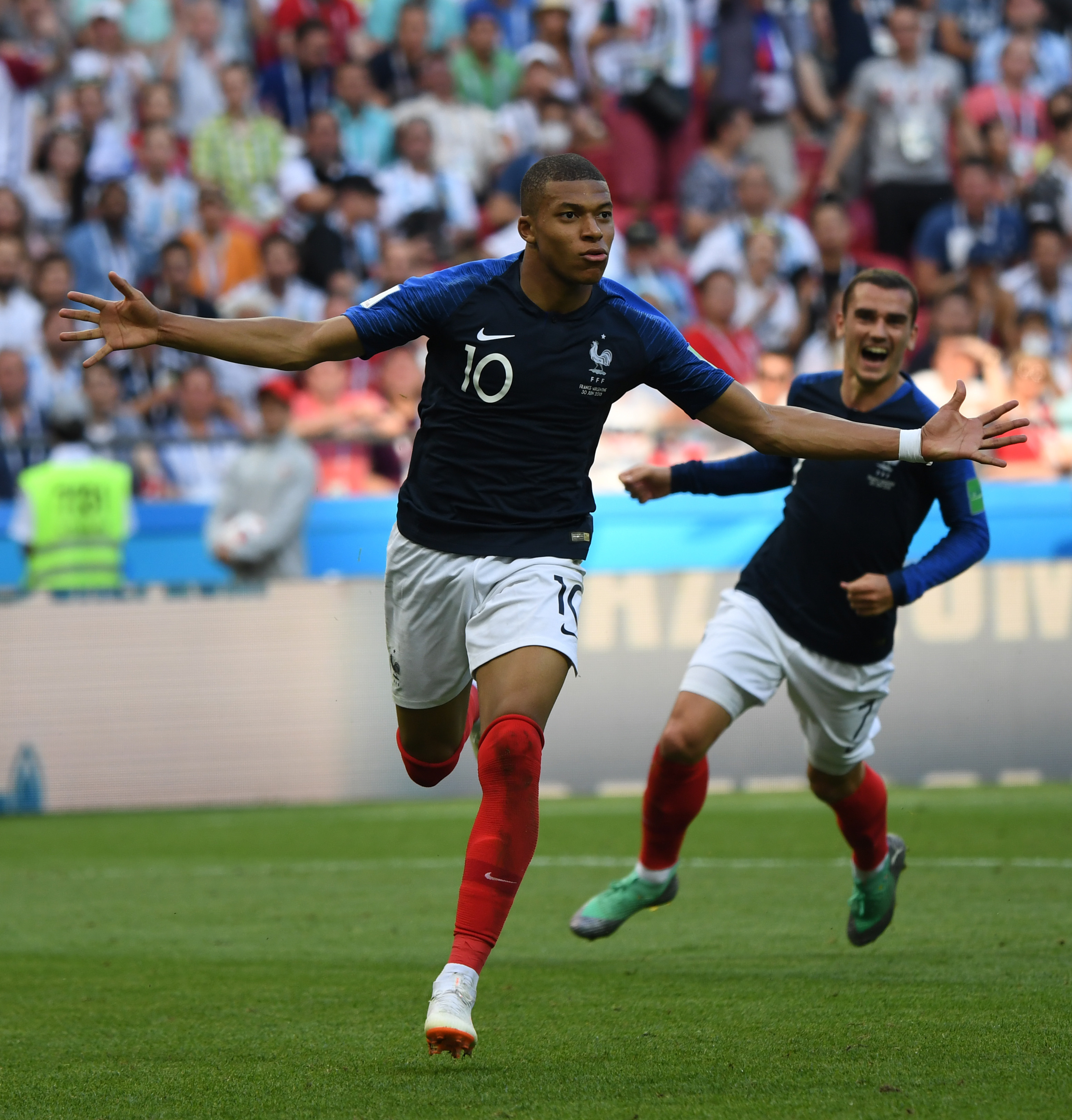 意天空：孔蒂与球员有摩擦，上轮赛后发火是因为他感觉到背叛