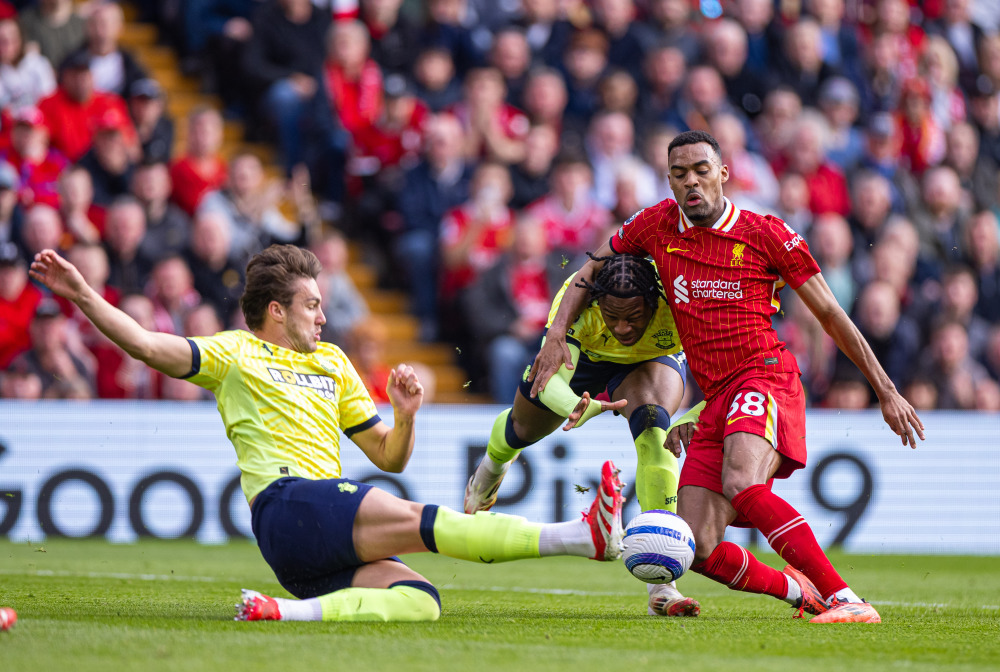 阿斯：贝蒂斯愿意为安东尼出2000万欧或租借，球员愿降薪回归