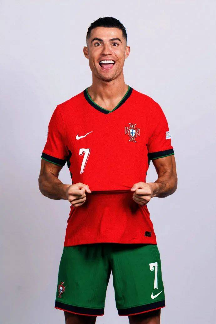 英超代表观战U15联赛后评价：中国球员纪律性强；教练需把决策权交给球员（英超考察团观摩U15联赛后点评：中国球员纪律出众，教练应更多让球员自主决策）