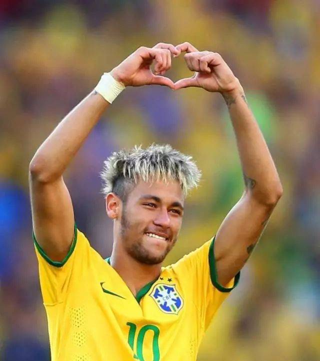 那不勒斯夺得队史第三座意超杯冠军，时隔11年再度捧杯（那不勒斯时隔11年再捧意超杯，队史第三次夺冠）