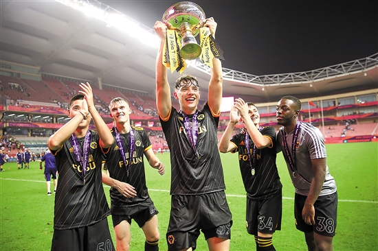 奥格斯堡vs勒沃库森：亚基奇、凯文-施洛特贝克首发，希克、霍夫曼出战