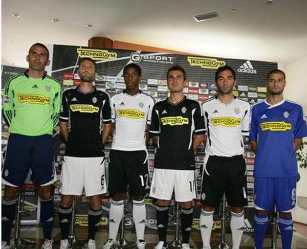 卫报：伯恩茅斯多名后防主力离队，新赛季前景如何尚待观察