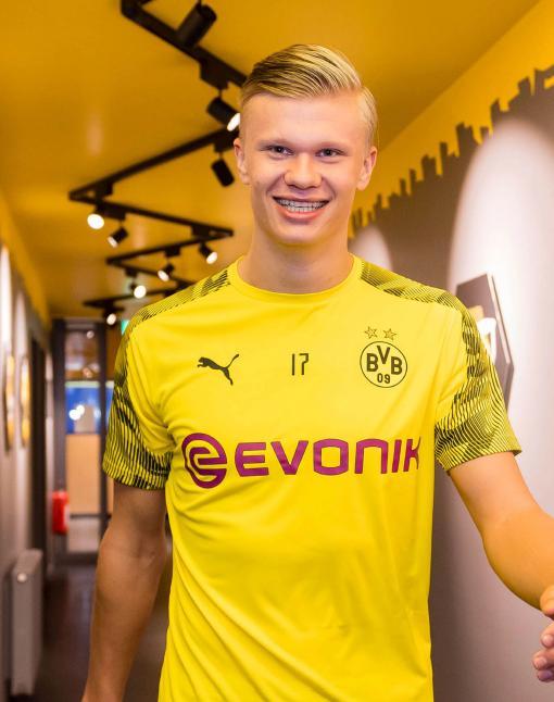 张琳芃：中超夺冠已成为过去，全力以赴打好明天的亚冠比赛（张琳芃：中超冠军已翻篇，明日亚冠全力以赴）