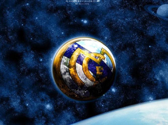 球员受伤倒地，全队围上去