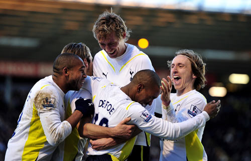 利物浦发角球期间 萨拉赫和亨德森聊了很久（利物浦角球时，萨拉赫与亨德森长时间交流）