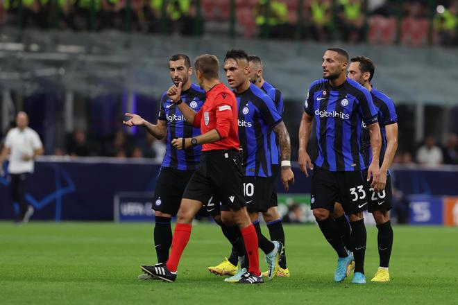 率重庆铜梁龙冲超，张外龙有望带领第5支球队征战中超（张外龙率重庆铜梁龙完成冲超，有望执教第5支中超球队）